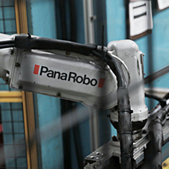 写真：溶接ロボット「パナロボ」